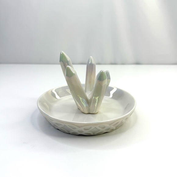 HOME SMILE White Crystal Cluster Shaped Jewelry Tray Ceramic Ring Holder - Picture 7 of 11